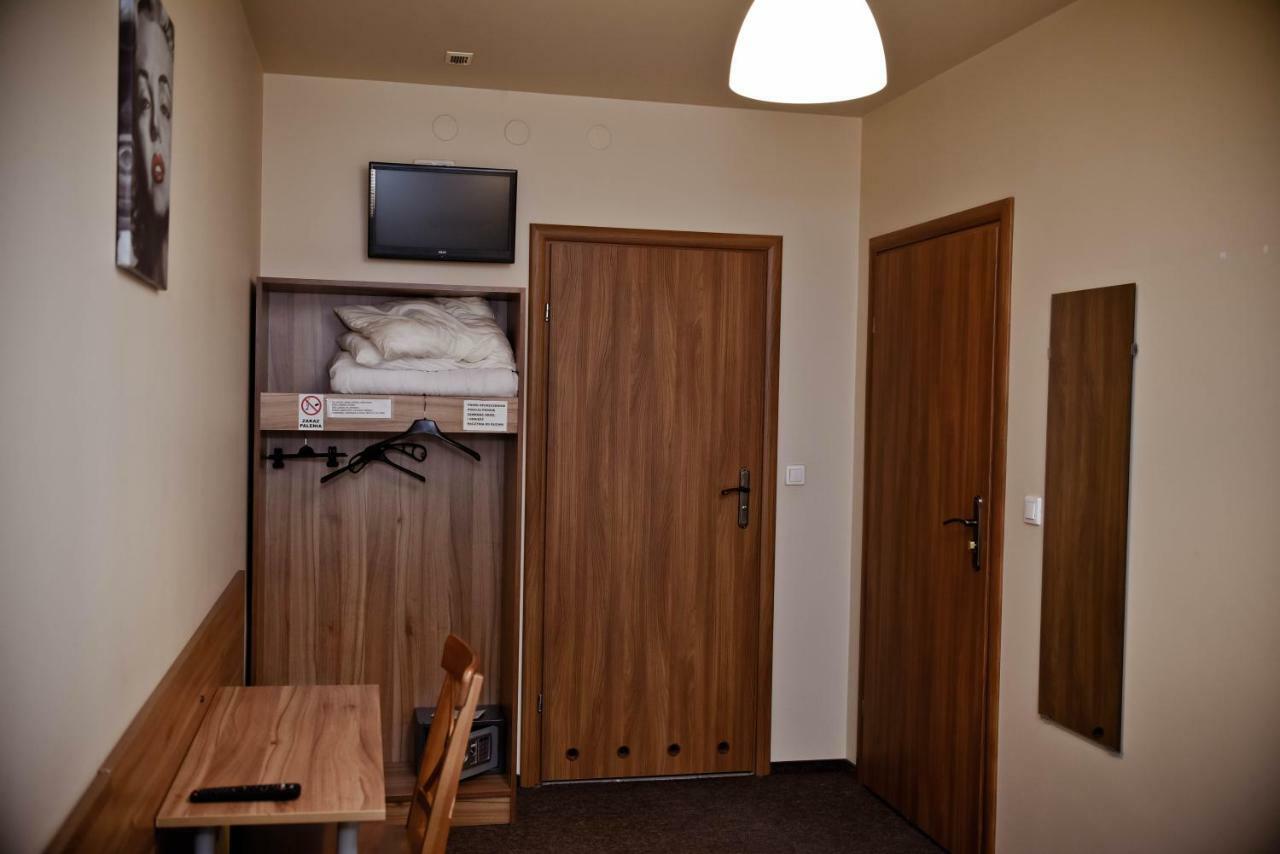Kolumny 217- Tanie Noclegi Pracownicze, Parking Bezplatny 우치 외부 사진
